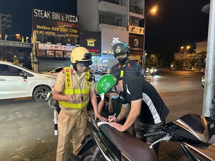 QUY ĐỊNH LUẬT GIAO THÔNG ĐƯỜNG BỘ 