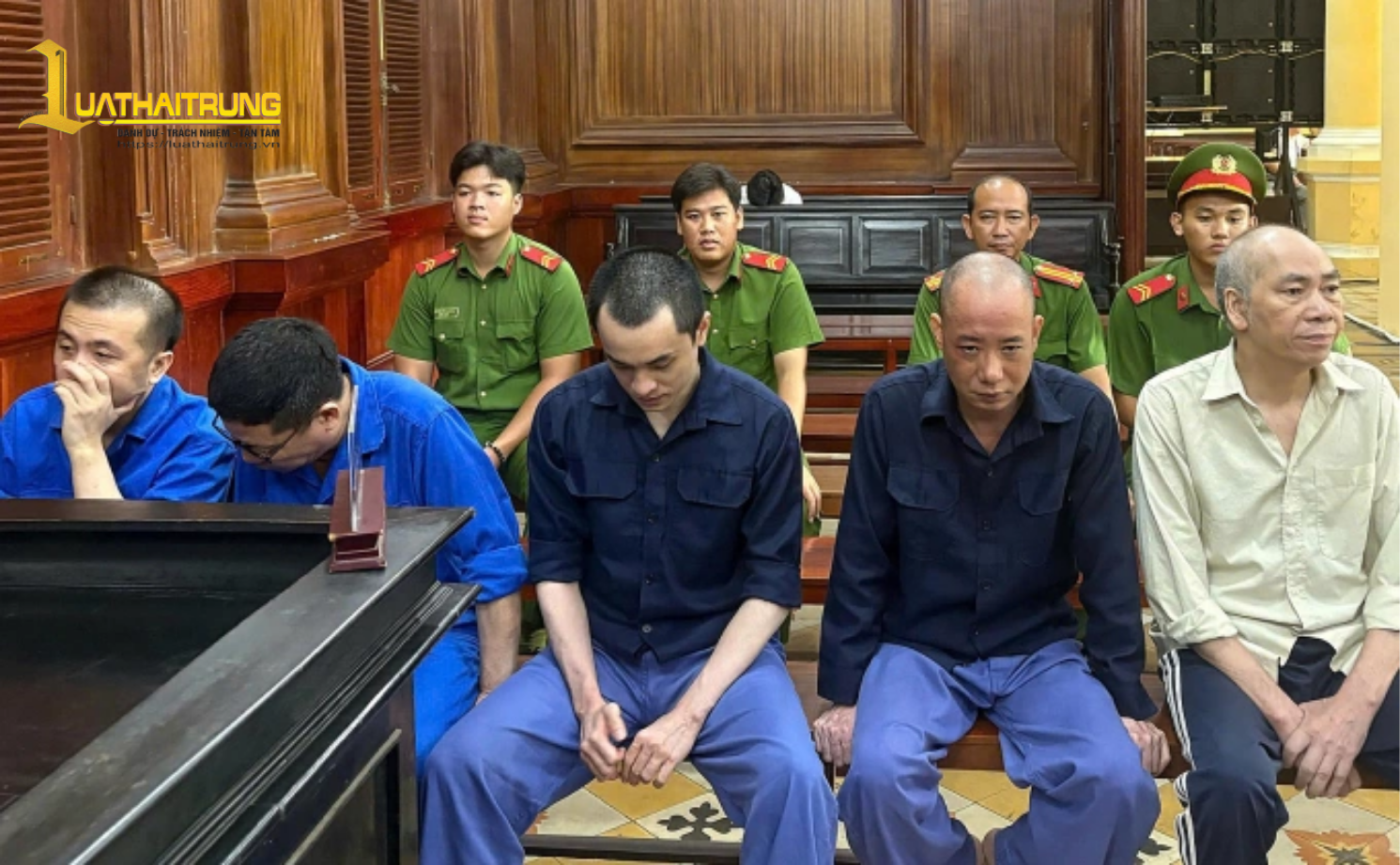 buôn lậu và tiếp tay buôn lậu