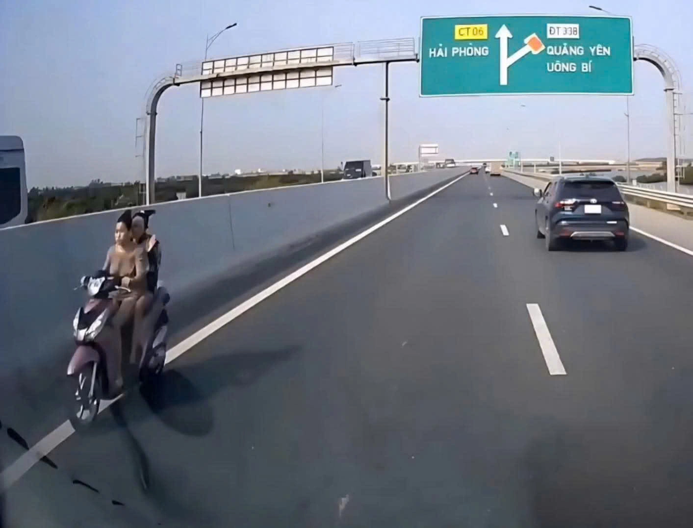  đi xe máy trên cao tốc 